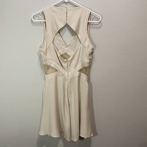 Revolve finders keepers broken heart‎ dress in beige - Picture 5 of 10